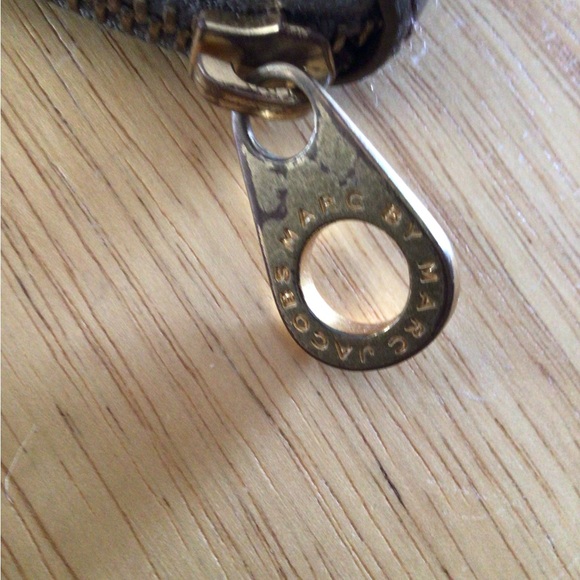 Marc by Marc Jacobs Wallet With Gold Zipper Pull - Picture 2 of 8